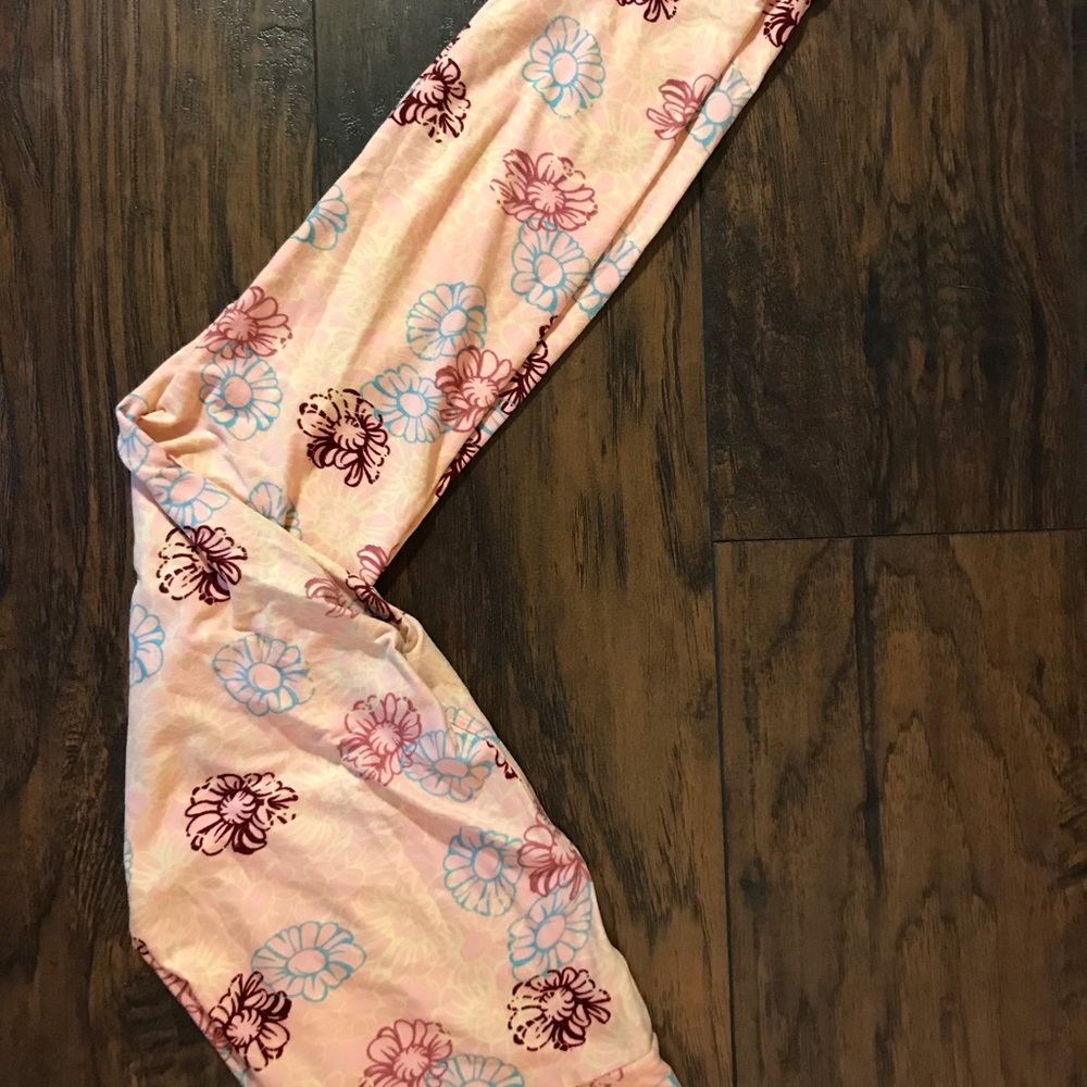 Light pink floral LuLaRoe leggings